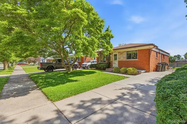 27904 Glenwood, Saint Clair Shores, MI 48081