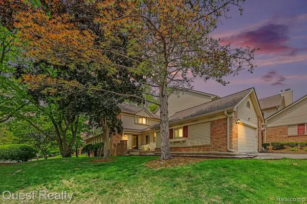 6893 Pebble Park, West Bloomfield, MI 48322