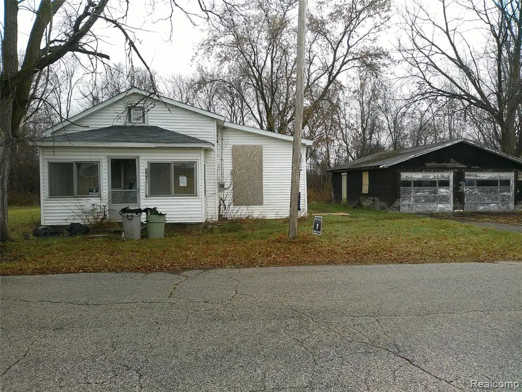 301 Chesaning, Saint Charles, MI 48655 - #1