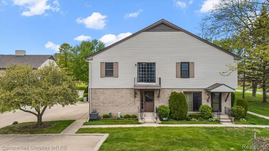 35164 N Bay, Harrison Township, MI 48045 - #2