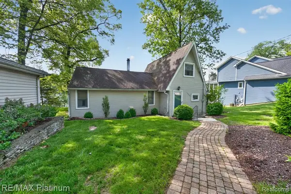 1464 Clark Lake, Brighton, MI 48114