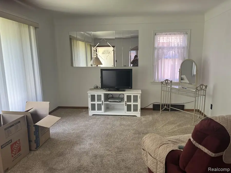 8460 Riverview, Dearborn Heights, MI 48127 - #2