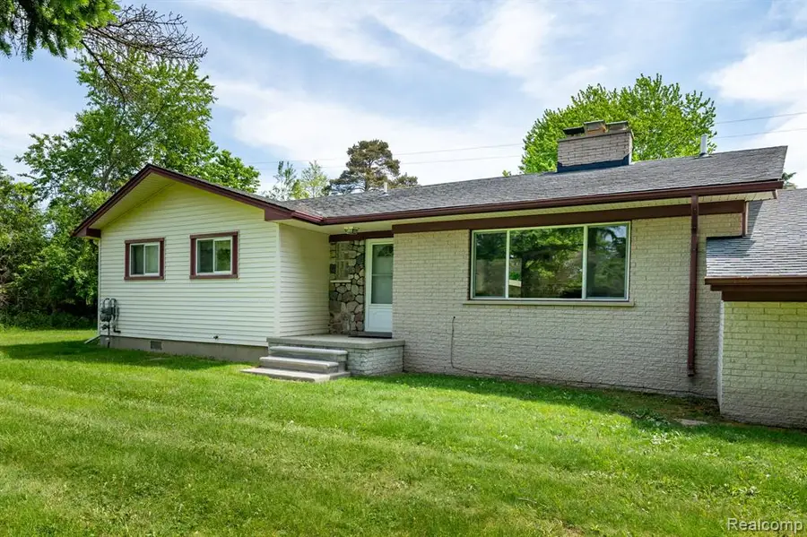 5871 Brewster, Rochester Hills, MI 48306 - #3