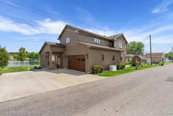 1317 Castlewood, White Lake, MI 48386