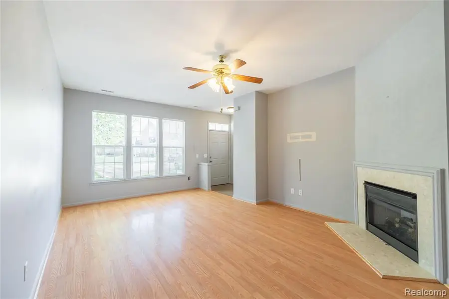 23030 Williamsburg #15, Woodhaven, MI 48183 - #3