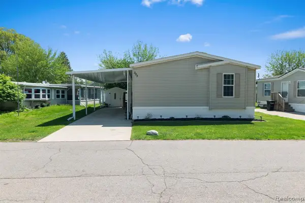 303 Toucan, Rochester Hills, MI 48309