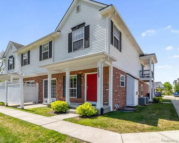 2203 Riversedge, Saline, MI 48176