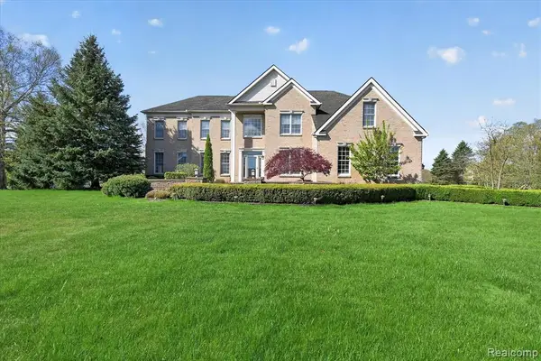 1595 Boulder Lake, Milford, MI 48380