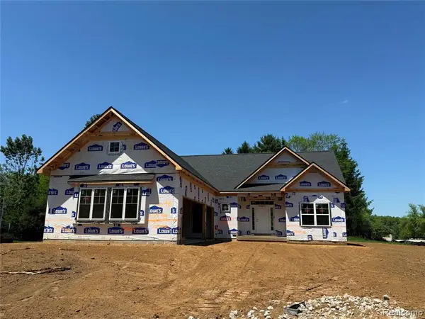 2735 Pine Shadow, Pinckney, MI 48169