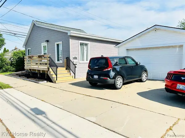 28260 Felician, Roseville, MI 48066