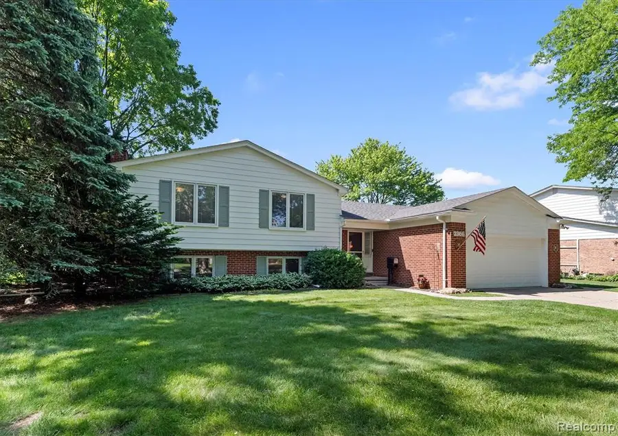 2366 Cumberland, Troy, MI 48085 - #2
