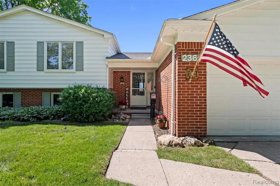 2366 Cumberland, Troy, MI 48085 - #3