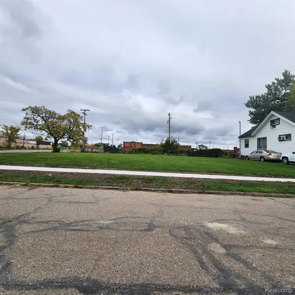 12406-12416 Greenlawn, Detroit, MI 48204