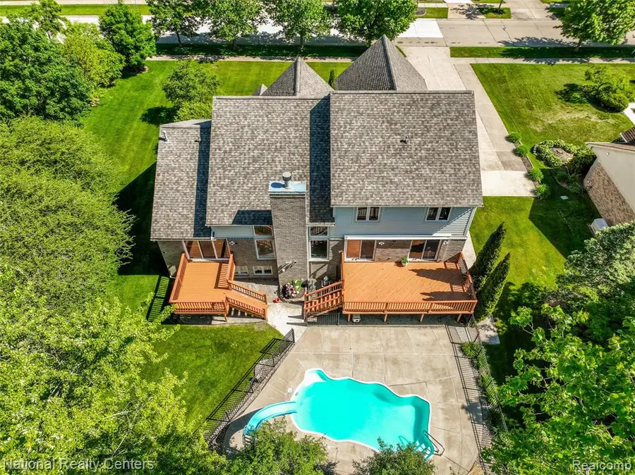 47245 N Pointe, Canton, MI 48187 - #2