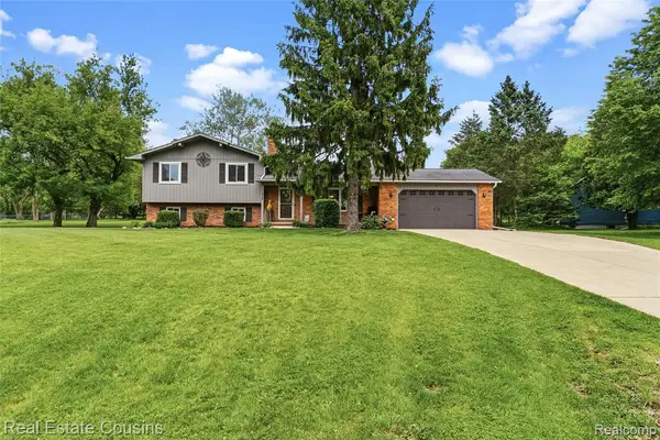 13435 Lakebrook, Fenton, MI 48430