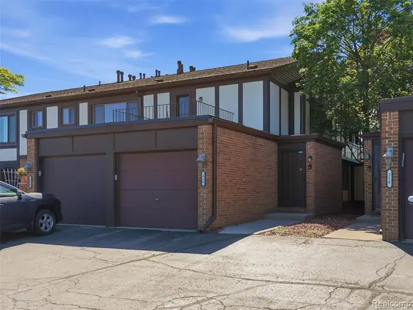 216 Country Club, Saint Clair Shores, MI 48082
