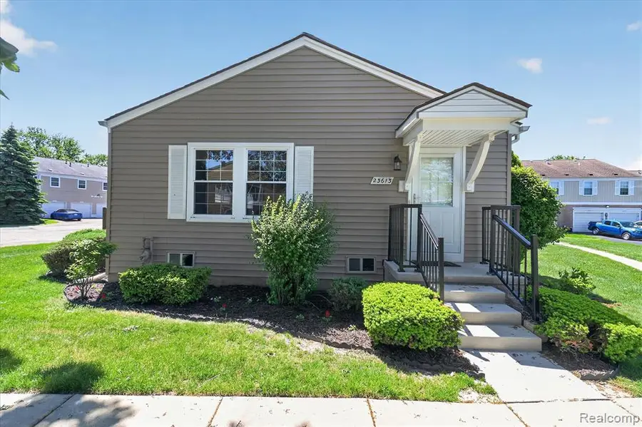 23613 N Rockledge, Novi, MI 48375 - #2