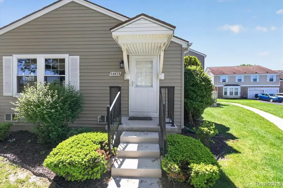 23613 N Rockledge, Novi, MI 48375 - #3