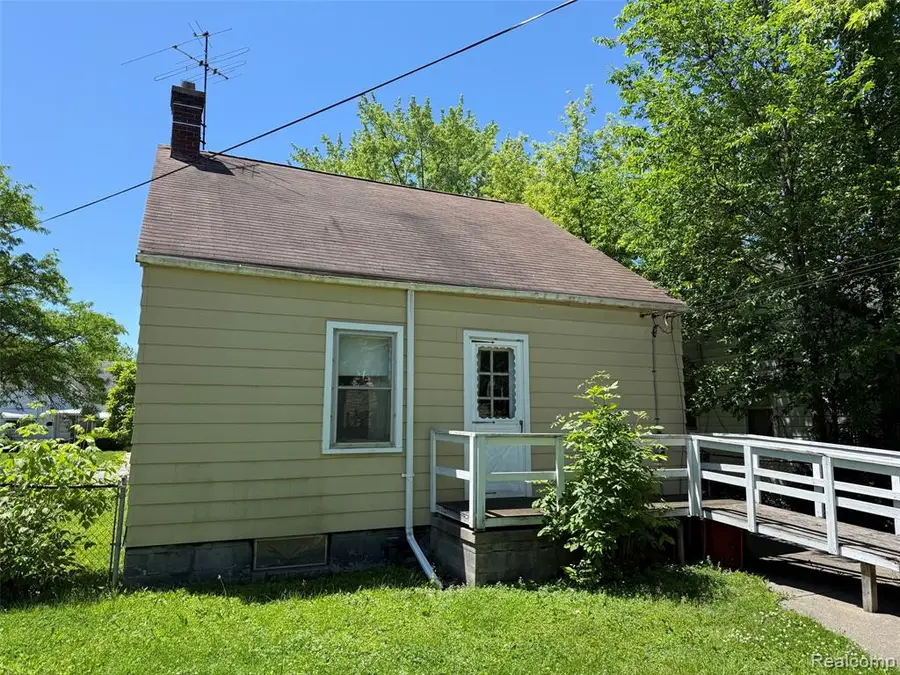 20221 Kenosha, Harper Woods, MI 48225 - #3