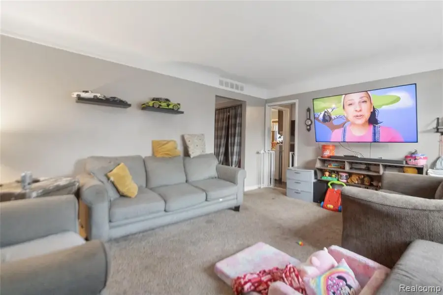 12019 Arcola, Livonia, MI 48150 - #2