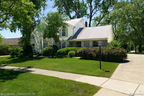 2901 Shadywood, Troy, MI 48098