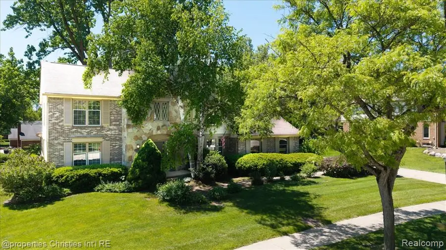 2901 Shadywood, Troy, MI 48098 - #3