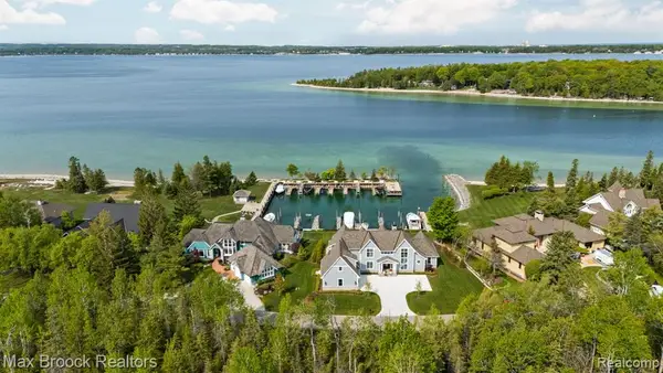 7615 Oyster Bay, Charlevoix, MI 49720