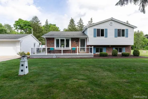 9026 Woodside, Northville, MI 48167