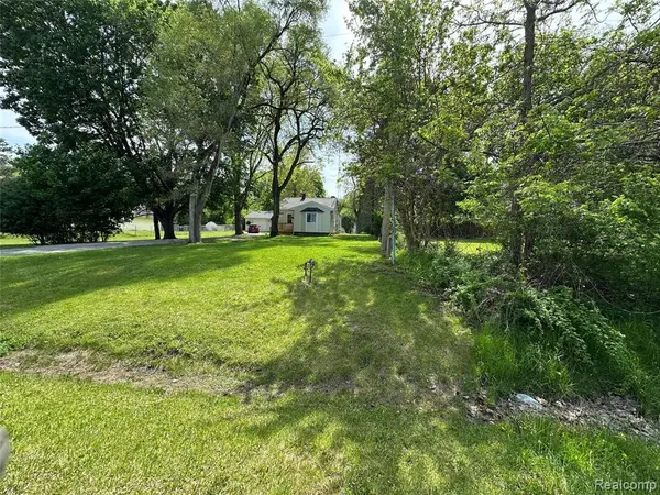 6161 River, Flushing, MI 48433