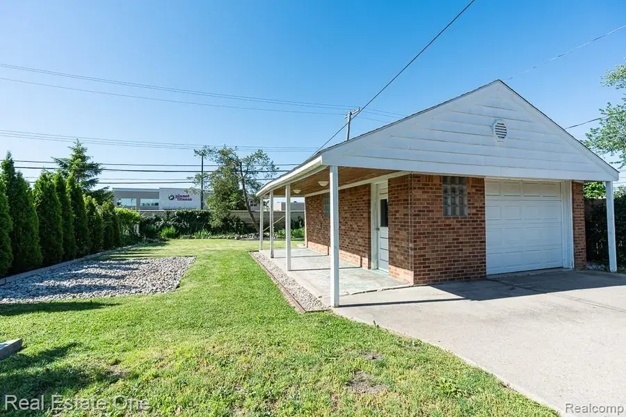 8272 Racine, Warren, MI 48093 - #2