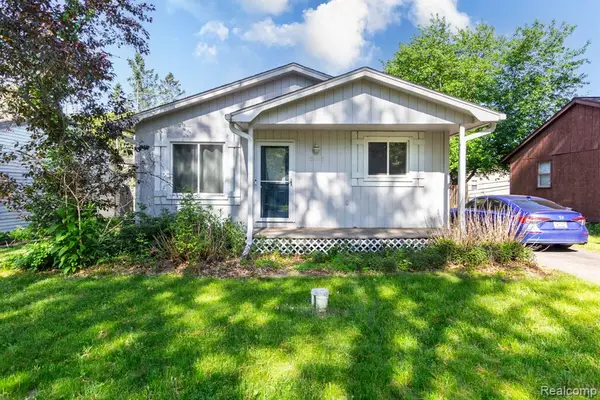2375 Darnell, Walled Lake, MI 48390