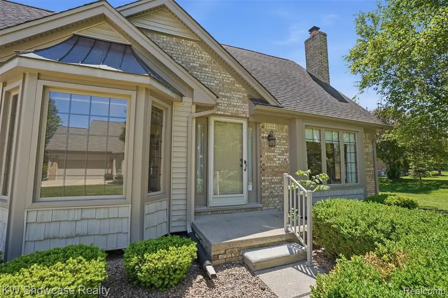 54519 Cambridge, Shelby, MI 48315 - #3
