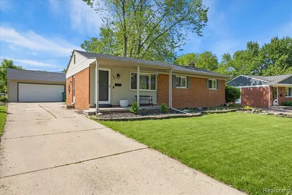 154 Nichols, Saline, MI 48176
