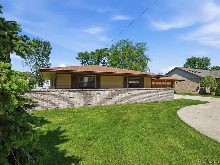 22605 Dorion, Saint Clair Shores, MI 48082 - #2