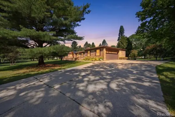 7020 Rattalee Lake, Clarkston, MI 48348