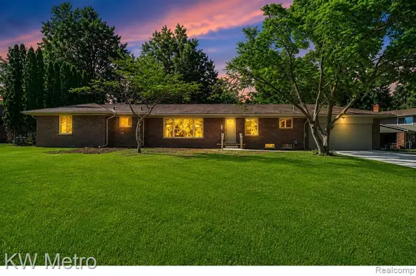 36125 Paddleford, Farmington, MI 48331