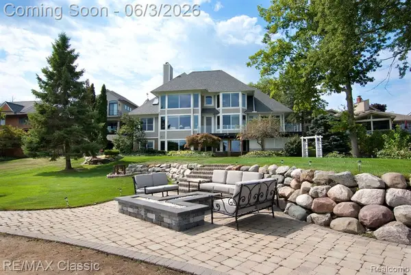 826 Wolverine, Wolverine Lake, MI 48390