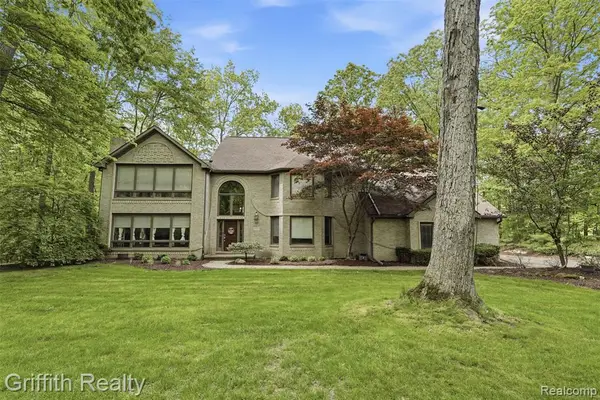 2018 Pine Hollow, Brighton, MI 48114