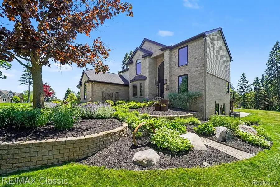 54853 Walnut, New Hudson, MI 48165 - #2