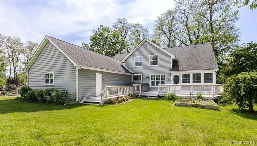 5020 Whitlow, Commerce Township, MI 48382 - #3