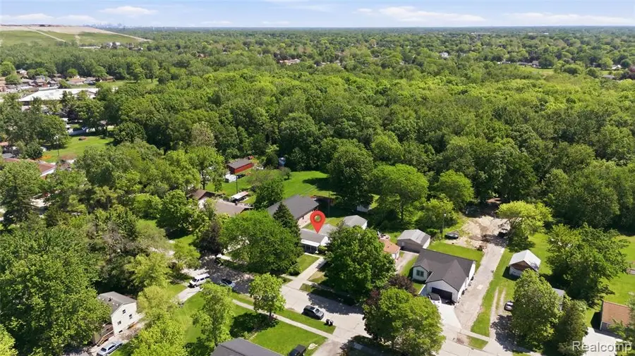 22401 Monterey, Woodhaven, MI 48183 - #3