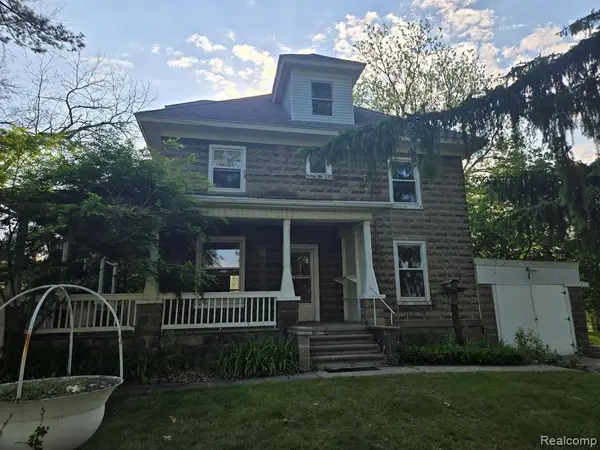 812 Academy, Holly, MI 48442