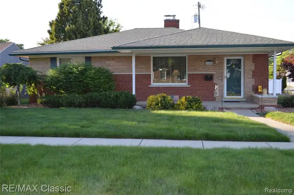 26006 S Elsinore, Redford, MI 48239