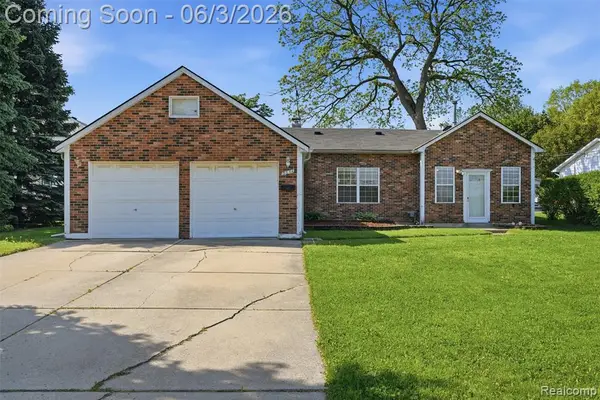 5634 Chicago, Warren, MI 48092