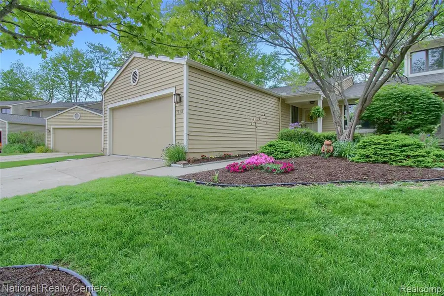 713 Woodcreek #26, Saline, MI 48176 - #3