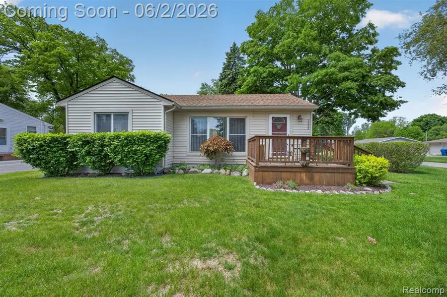 3993 Maiden, Waterford, MI 48329 - #2