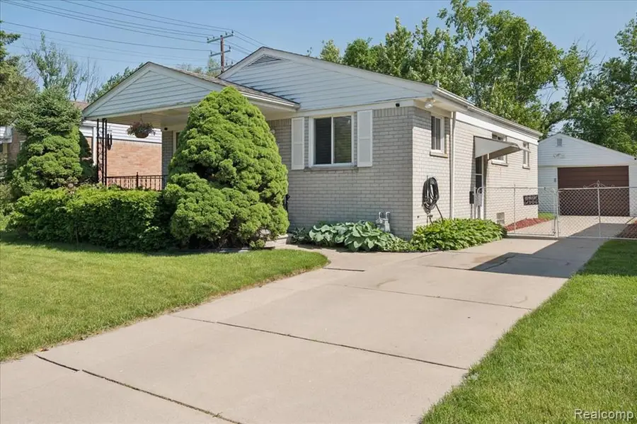 24315 Currier, Dearborn Heights, MI 48125 - #2