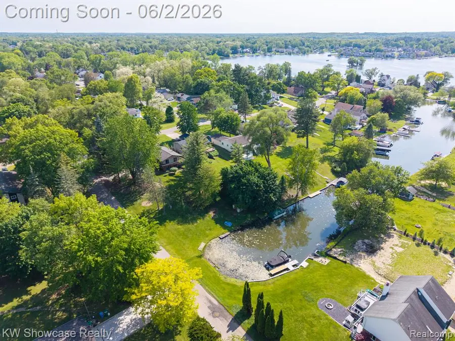 820 Clara, Commerce Township, MI 48390 - #2
