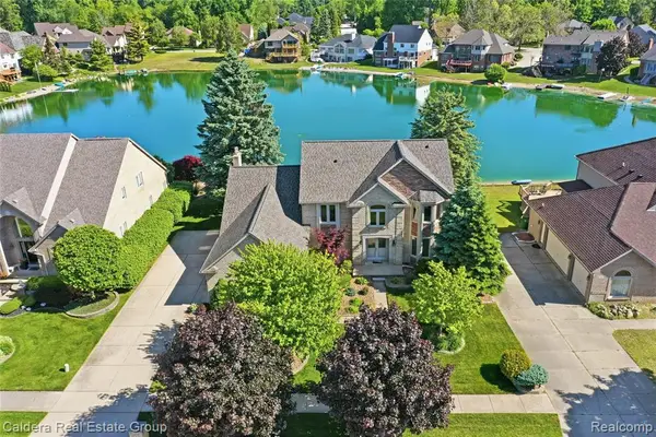 8915 Chestnut Run, Utica, MI 48317
