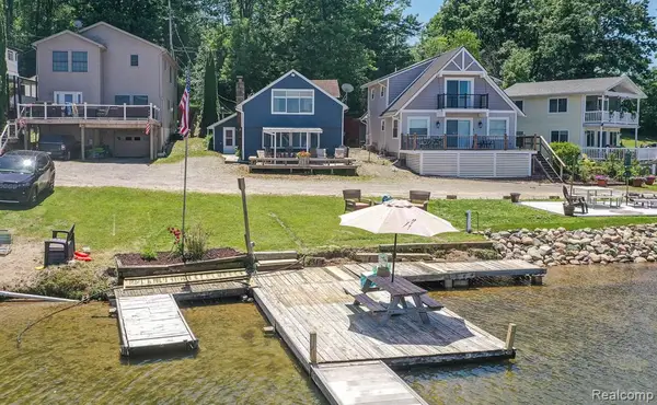 3971 S Shore, Lapeer, MI 48446